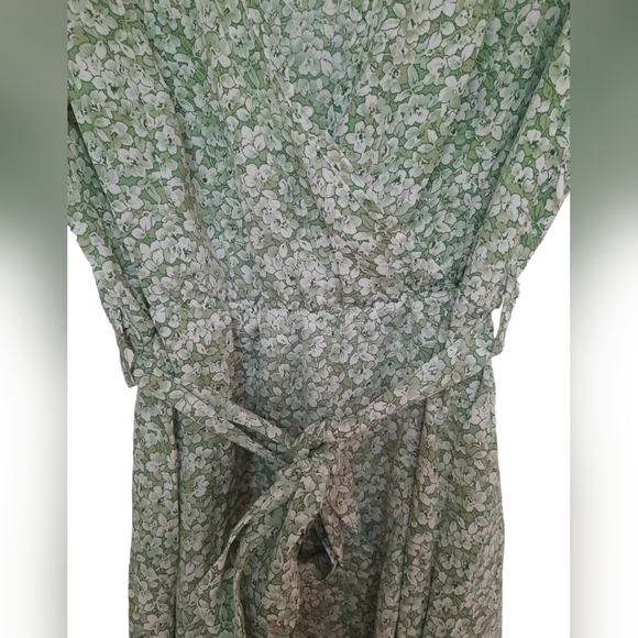 Cupshe Green & White Faux Wrap Dress NWT - Picture 3 of 8